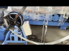 Maschine zur Verformung von Rollen aus achtseckigen Rohren